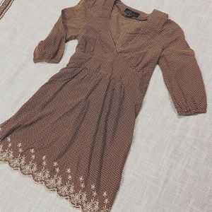 ✨2/$30✨Brown tunic with cream polka dots and floral eyelet lace trim